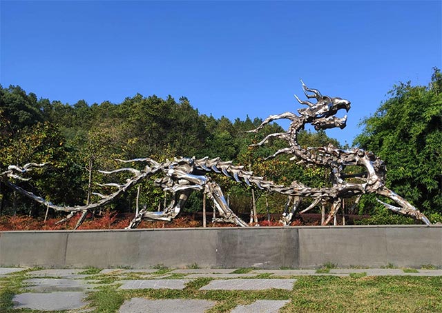芜湖雕塑公园雕塑汉龙.jpg
