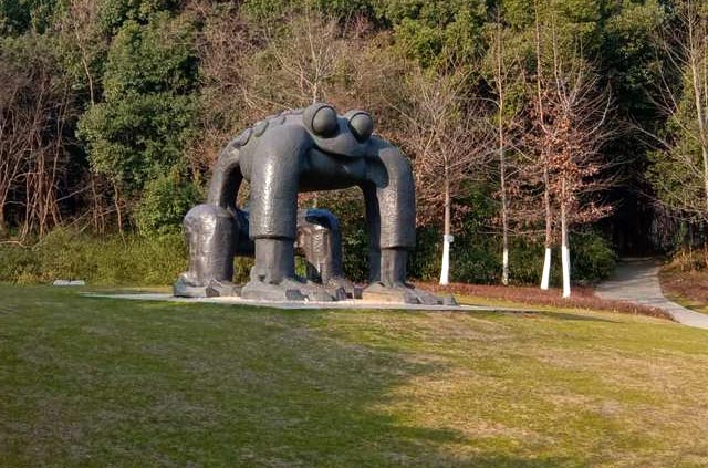 芜湖雕塑公园雕塑山神.jpg